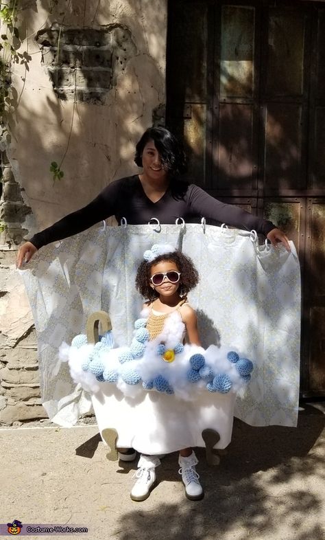 Bubble Bath Costume Diy, Bathtub Halloween Costume, Bath Halloween Costume, Bathtub Costume, Bubble Bath Costume, Homemade Costumes For Kids, Bubble Costume, Diy Bubble Bath, 2017 Halloween Costumes