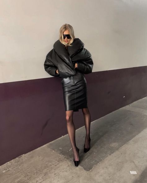 Ysl Leather Jacket, Leather Dress Outfit, Vinyl Fashion, Model Inspo, Elsa Hosk, Rainy Day Outfit, Airport Outfit, Casual Dinner Outfit, Leather Dress