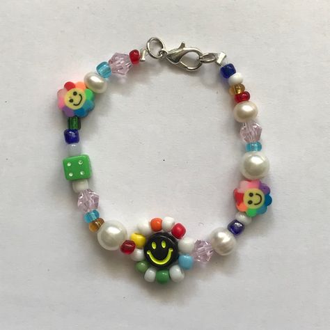 #bts #jhope #hopeworld #beads #bracelet Jhope Bracelets, Bts Beaded Bracelet, Pop Beads, Hope World, Beaded Stuff, Bead Diy, Bts Jhope, Beaded Jewelry Patterns, Bts J Hope