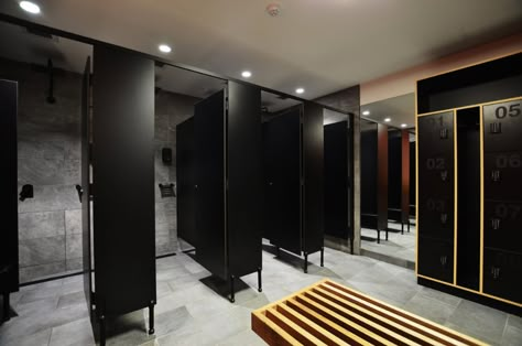 Gym Change Room, Public Shower Design, Fitness Studio Bathroom, Gym Showers Design, Gym Changing Room Design, Gym Design Architecture, Gym Bathrooms, Gym Shower Room, Corporate Bathroom