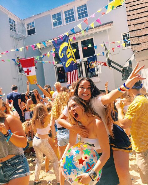 𝑨 𝑺 𝑯 𝑳 𝑬 𝒀   𝑱. on Instagram: “oh my lord” cal day berkeley frat party skirt college hype and vice sorority greek life Uc Berkeley Aesthetic, Angelcore Aesthetic Outfits, Frat Party Aesthetic, College Party Aesthetic, Frat Party Outfit, College Vibes, Frat Party, 21 Diner, 2023 Mood