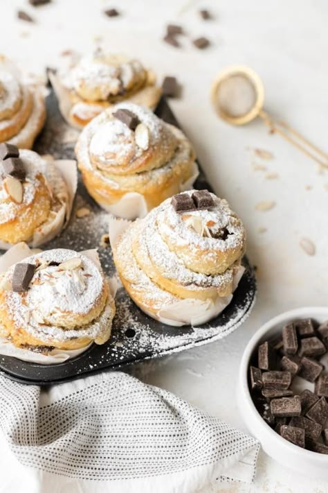 Best Bakery Desserts, Amazing Bakery Food, Brioche Morning Buns, Brioche Dessert Recipes, Brioche Rolls Ideas, Almond Baked Goods, Sweet Rolls Homemade, Chocolate Sweet Rolls, Fresh Bean Bakery