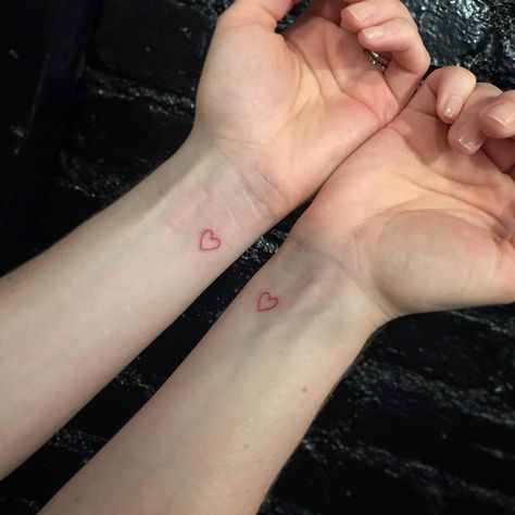 Heart Outline Tattoo, Heart Tattoo On Finger, Emo Tattoos, Red Dragon Tattoo, Heart Tattoo Wrist, Red Heart Tattoos, Tiny Heart Tattoos, Small Heart Tattoos, Heart Tattoos