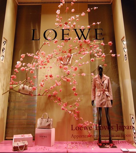 Loewe Loves Japan, pinned by Ton van der Veer Spring Window Display, Display Visual Merchandising, Decoration Vitrine, Store Window Display, Store Window Displays, Visual Merchandising Displays, Window Display Design, Spring Window, Deco Rose