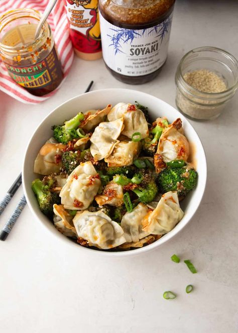 Did you know that you can take frozen potstickers, cook them directly in the air fryer, and they’ll come out crispy on the outside and tender in the middle? It’s a game-changer y’all. Add some broccoli and a few Trader Joe’s sauces and you’ve got these Air Fryer Potsticker and Broccoli Bowls in about 20 minutes. 
#airfryer #potstickers #Asianbowls Potsticker Rice Bowl, Trader Joe’s Chicken Cilantro Wontons, Potsticker Salad, Broccoli Bowls, Frozen Potstickers, Potstickers Recipe, Stove Top Chicken, Asian Bowls, Better Food Choices