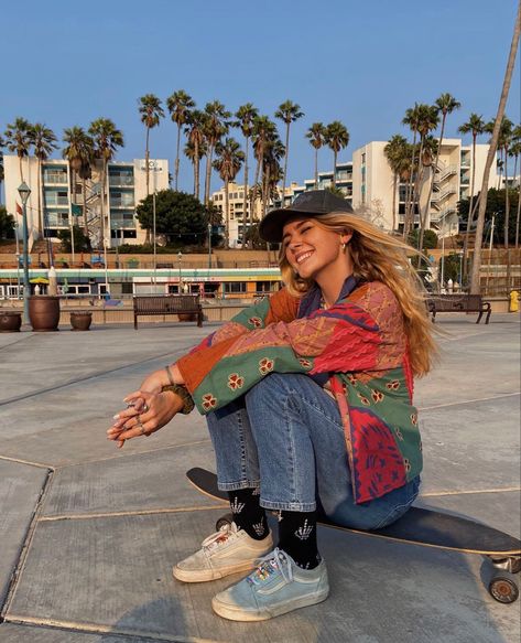 Granola Aesthetic Jewelry, Urban Granola Style, Granola Skater Aesthetic, Coastal Granola Girl, Spring Outfits Granola, Outfit Ideas Granola, Coastal Granola Outfits, Beachy Granola Aesthetic, Granola Photoshoot