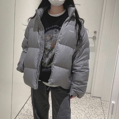 Acubi Winter Jacket, Grey Jacket Outfit Aesthetic, Gray Puffer Jacket Outfit, Grey Puffer Jacket Outfit, Puffer Jacket Outfit Aesthetic, Puffer Jacket Outfit Winter Style, Puffer Jacket Aesthetic, Grey Jacket Outfit, Puffer Outfit