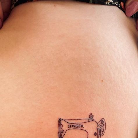 Competition Winner, Single Needle Tattoo, Singer Sewing Machine, Singer Sewing, Fine Line Tattoos, The Cutest, Sewing Machine, Retro Vintage, Super Cute