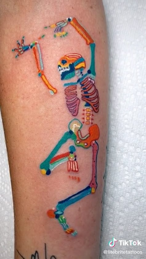 Skeleton Tattoo, Funky Tattoos, Skeleton Tattoos, Cute Little Tattoos, Inspiration Tattoos, Arte Inspo, Dope Tattoos, Little Tattoos, Simplistic Tattoos