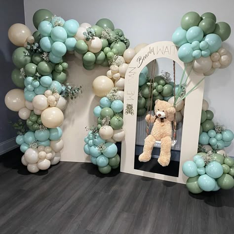 Bear Balloons Decor, Baby Shower Set Up, Bear Decorations, Baby Shower Balloon Arch, Green Balloons, Floral Arch Wedding, Giant Teddy Bear, Giant Teddy, Welcome Home Baby