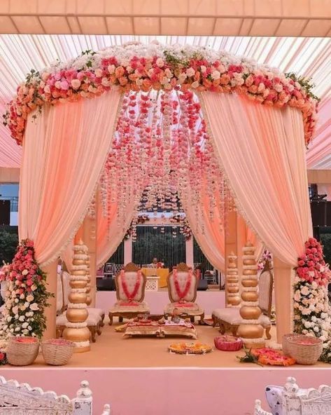 Bridal Mandap Decoration, Wedding Mandap Decor Ideas, Pink Wedding Mandap, Traditional Marriage Hall Decoration, Lavish Indian Wedding Decor, Day Mandap Decor, Vidhi Mandap Decoration, Wedding Mandap Stage Design, Vaidik Marriage Decoration