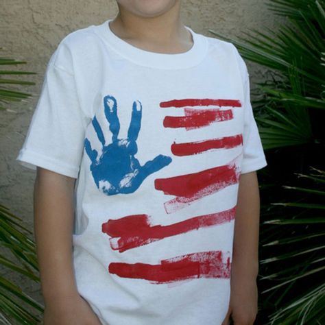 13 fun DIY tee shirts for the Fourth of July. 4th of July shirts you can make with the kids - these are cute! Fourth Of July Crafts For Kids, 4th Of July Shirts, Converse Classic, Kids Tee Shirts, Random Crafts, Fourth Of July Food, July Baby, Diy Tees, Fourth Of July Shirts