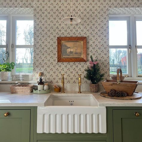 kitchens • Instagram Cottage Kitchen Colorful, Midcentury Cottage Kitchen, Small Cottage Inspiration, Gray Cottage Kitchen, Country Cottage Interiors Kitchen, Retro Cottage Kitchen, Charming Cottage Kitchen, Cozy Classic Kitchen, New England Cottage Kitchen