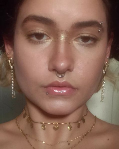 Gold Piercings Aesthetic Face, Gold Face Piercings, Piercings Aesthetic, Gold Piercings, People References, Piercing Inspo, Face Piercings, Gold Nose Rings, Make Up Inspo