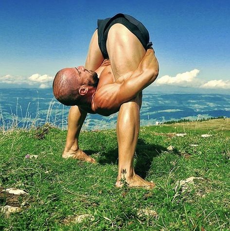 #men #man #yoga Yoga Poses Men, Yoga Male, People Doing Yoga, Sporty Guys, Male Reference Poses, Man Yoga, Male Yoga, Yoga Poses For Men, Yoga Men