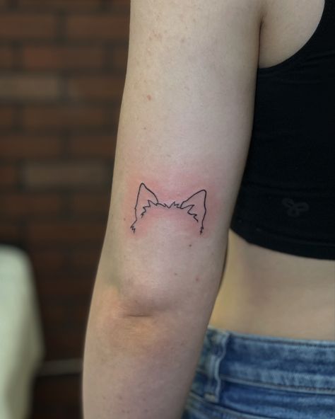 Dog Tattoo Ideas Minimalist Yorkie, Dog Tattoo Yorkie, Yorkie Ears Tattoo, Yorkie Tattoos, Linework Portrait, Westie Tattoo, Yorkie Tattoo, Nova Tattoo, Fineline Tattoos