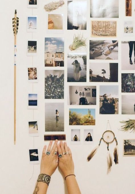 Start planning your dorm room decor with this helpful guide on how to hang pictures creatively. Photowall Ideas, Zimmer Diy, Collage Foto, Leyte, Room Deco, Room Goals, Hanging Pictures, Dorm Room Decor, My New Room