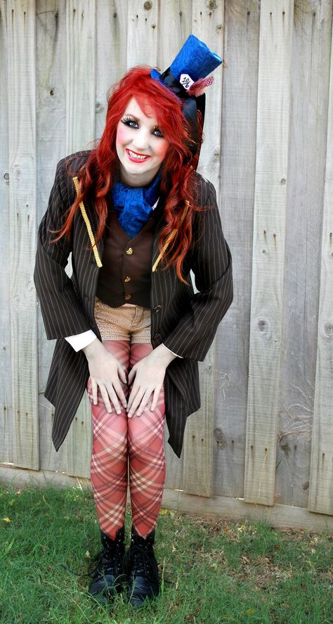 Mad Hatter Costume-I LOVE THIS!!!!!!!!! Halloween Costumes Star Wars, Mad Hatter Diy Costume, Maleficent Costume Kids, Mad Hatter Makeup, Original Halloween Costumes, Hatter Costume, Creepy Halloween Costumes, Mad Hatter Costume, Superhero Costumes