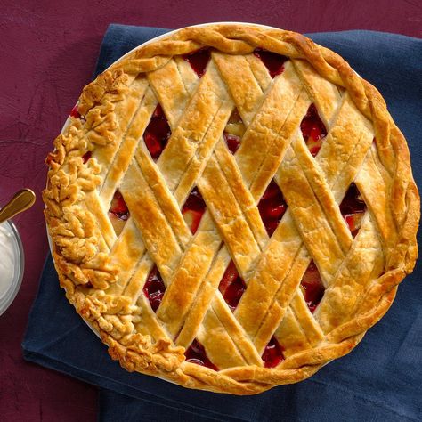 How to Make Decorative Pie Crusts | Taste of Home Dinner Feast, Decorative Pie Crust, Apple Cranberry Pie, Traditional Thanksgiving Recipes, Pie Crust Designs, Classic Turkey, Favorite Pie Recipes, Cranberry Pie, Pumpkin Pecan Pie