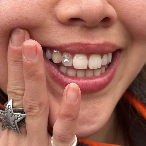 Star Tooth Gems Ideas, Tooth Gems Star, Toothgems Ideas, Teeth Gens, Tooth Gem Ideas, Tooth Gems Ideas, Teeth Gems, Dental Jewelry, Pretty Teeth