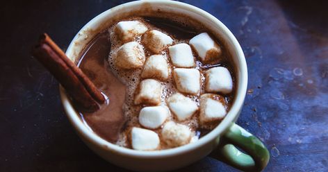 The classic, now made better. The warm spices of cinnamon and nutmeg screams "tis the season!" Cinnamon Hot Chocolate, Best Hot Chocolate Recipes, Food Experiments, Winter Drink, Hot Chocolate Gifts, Homemade Food Gifts, Delicious Hot Chocolate, Homemade Hot Chocolate, Oreo Dessert