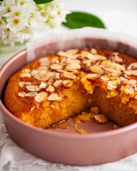 Close up of Honey Cake in baking pan Honey Cake Recipe Easy, Honey Cake Recipe, Recipe Tin, Recipetin Eats, Honey Syrup, Honey Cake, Sugar Cake, Honey Recipes, Fair Food Recipes