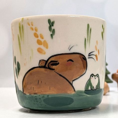 Capybara Pottery, Cute Mug Designs Ideas, Pottery Painting Couple Ideas, Clay Cup Designs, Clay Cup Ideas Ceramic Art, Ceramics Mugs Ideas, Paint A Pot Ideas Mug, Simple Pottery Designs, Animal Pottery Painting Ideas