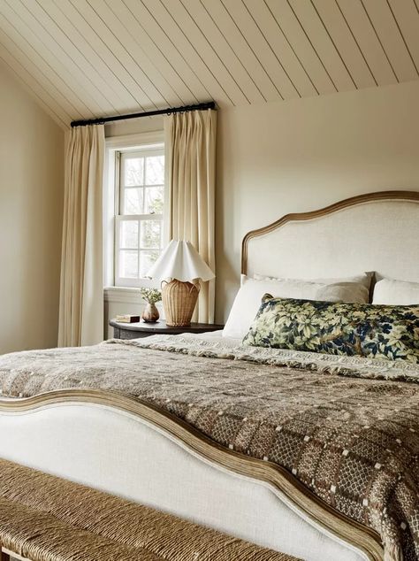 Shiplap Ceiling Bedroom, Becca Interiors, Ceiling Shiplap, Shiplap Bedroom, Bedroom Makeover Ideas, Shiplap Ceiling, Primary Suite, Earthy Color Palette, Bedroom Ceiling