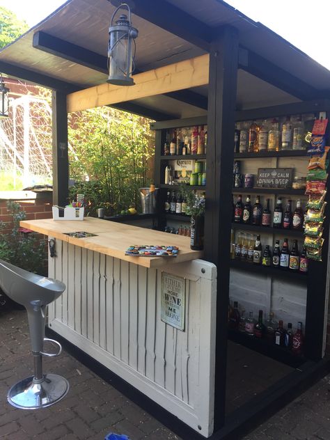 Terrace Garden With Bar, Diy Outdoor Mini Bar, Terrace Bar Design Home, Backyard Container Bar, Bar Kiosk Design Outdoor, Portable Outdoor Bar, Garden Bar Ideas, Trailer Business, Bar Casa