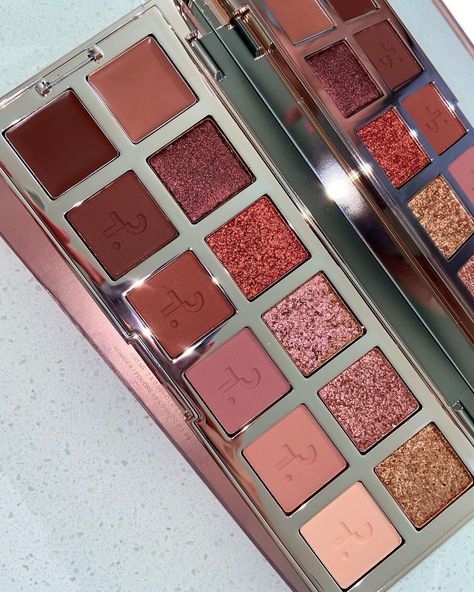 Alexandra Couden🦋 on Instagram: “Major Dimension II Rose Palette🌹😍 @patricktabeauty #patricktabeauty #patrickta #eyeshadow #eyeshadowpalette #eyeshadows #sephora…” Rose Palette, Patrick Ta, Lighter Skin, Makeup To Buy, Get Well Gifts, Color Stories, Eyeshadow Palette, Sephora, Hair Makeup