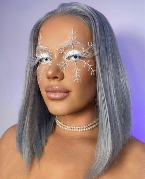 Christmas Sfx Makeup Ideas, Indie Aesthetic Makeup, Snowflake Eye Makeup, Christmas Sfx Makeup, Makeup Snowflake, Creative Christmas Makeup Looks, Creative Christmas Makeup, Snowflake Makeup, Holiday Makeup Christmas