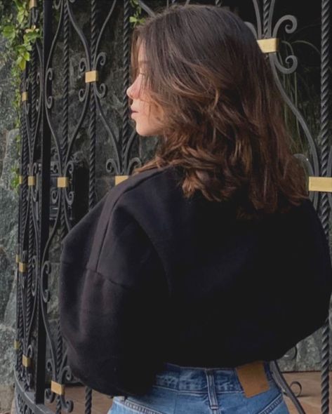 Short Layered Hair Aesthetic, Long Layers Short Hair Shoulder Length, Shortish Hair, Medium Length Wavy Hair, Rambut Brunette, Thick Wavy Hair, Wavy Haircuts, Hairstyles For Layered Hair, Haircuts For Wavy Hair