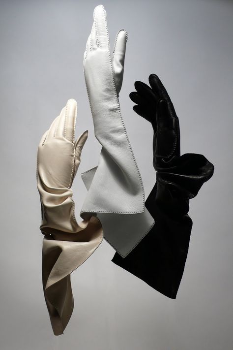 Hand Gloves Fashion, Prom Costume, Women Gloves, Evening Gloves, Fur Gloves, Fashion Gloves, Gloves Fashion, Elsa Schiaparelli, Vintage Gloves