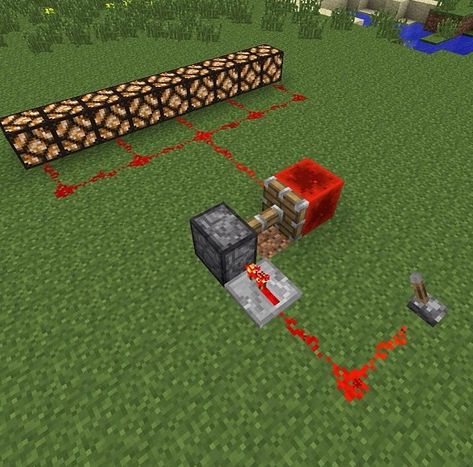 Minecraft redstone lantern Red Stone Builds Minecraft, Minecraft Red Stone, Minecraft Lantern, Minecraft Id, Redstone Creations, Minecraft Redstone Creations, Minecraft Quilt, Minecraft Building Blueprints, Minecraft Redstone