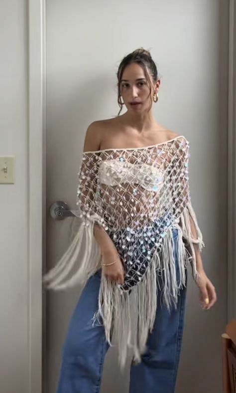 Summer Shawl Outfit, Shawl Outfits Summer, Ethereal Festival Outfit, Crochet Shawl Outfit, Shawl Aesthetic, Festival Crochet Outfit, Crochet Outfits Aesthetic, Crochet Concert Outfit, Crochet With Sequins