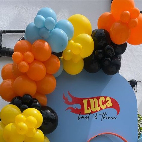 EVENT DECOR & MORE // PROP HIRE + VENUE STYLING on Instagram: "Luca’s fast + three 🏎️💨🏆  Revved up and racing into fun! Luca’s hot wheels themed party was a speedway of excitement with our backdrop featuring a real life hot wheels loop 🚦🏁 and a tablescape made it a pit stop to remember ✨  #fastandthree #hotwheelsparty #hotwheels #carthemedparty #eventdecor #prophire #surreyevents #birthdaydecor" Hotwheels Balloon Arch, Hot Wheels Decorations Party Ideas, Hot Wheels Backdrop, Hot Wheels Party Decorations, Hot Wheels Decorations, Hot Wheels Party, Hot Wheels Birthday, Car Themed Parties, Race Party