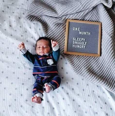 Monthly Baby Photos Boy, Baby Boy Newborn Pictures, Baby Boy Newborn Photography, Baby Milestones Pictures, One Month Baby, Monthly Baby Pictures, Baby Milestone Photos, Milestone Photos, Newborn Photography Boy