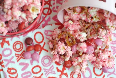 Cupid's Crunch Valentine Popcorn Mix Recipe- This Mama Loves Cupid Crunch, Popcorn Mix Recipes, Valentines Day Recipes, Popcorn Mix, Crunch Recipe, Cute Valentines Day, Valentine's Day Crafts For Kids, Valentines Day Food, Cute Valentines