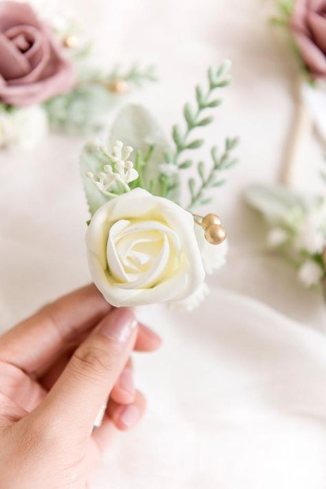 Cream Boutonniere, Handmade Boutonniere, Vintage Wedding Ceremony, Handmade Bouquet, Boutonnieres Prom, Vintage Wedding Decor, Wedding Boutonnieres, Cascading Bridal Bouquets, Wedding Flower Packages