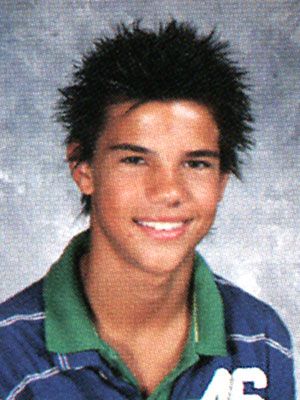 Taylor Lautner's Yearbook Photo High School Pictures, Celebrity Yearbook Photos, Celebrity Yearbook, High School Photos, Yearbook Pictures, Celebrities Then And Now, Young Celebrities, Hot Abs, Yearbook Photos