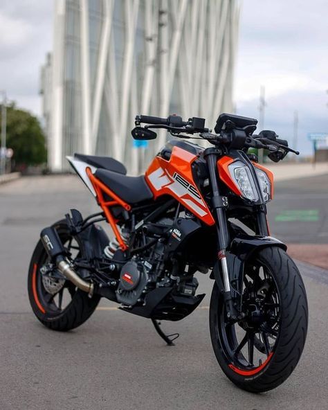 Duke 125 @flyingdog1_ _____ #Duke125 #ktm #wheelie #dirft #Dukepower #stuntriding #dukearmy #readytorace #390duke #stunt #bikebuild #Ktm… Ktm Cafe Racer, Duke Motorcycle, Ktm 125 Duke, Ktm Super Duke, Ktm Supermoto, Xe Ducati, Ktm Duke 200, Tmax Yamaha, Duke 390