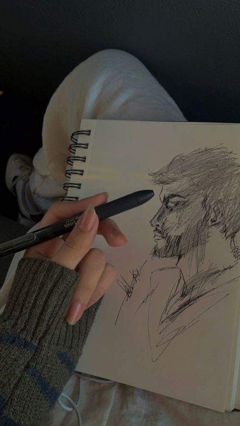 Sketch Story Instagram, Sketching Aesthetic, Painting Mood, Sketch Instagram, Cool Pencil Drawings, Art Sketches Pencil, Artist Aesthetic, Night Art, Creative Instagram Stories