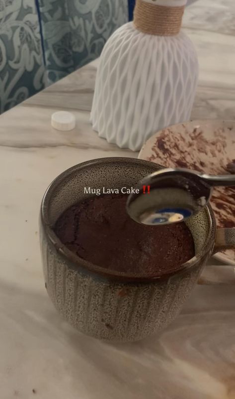 Mug Lava Cake, Chocolate Lava Mug Cake, Lava Mug Cake, Chocolate Mug Cake, Recipes Snacks, Chocolate Lava, Chocolate Lava Cake, Lava Cake, Chocolate Mug Cakes