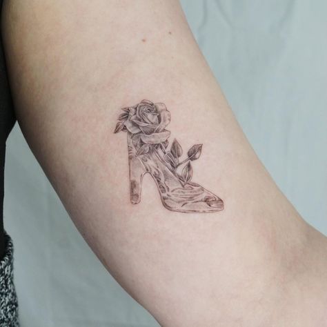 Glass Slipper Tattoo, Disney Tattoos Cinderella, Matching Disney Tattoos, Cinderella Tattoo, Realistic Rose Tattoo, Matching Friend Tattoos, Our Mindful Life, Jewel Tattoo, Disney Princess Tattoo