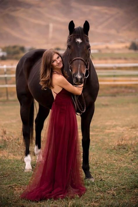 Black Dress Horse Photoshoot, Fairy Horse Photoshoot, Long Dress Horse Photography, Flowy Dress Photoshoot With Horse, Horse And Dress Photography, Grad Pictures With Horses, Prom Horse Photoshoot, Prom Photos With Horse, Horse Photoshoot Ideas Dress