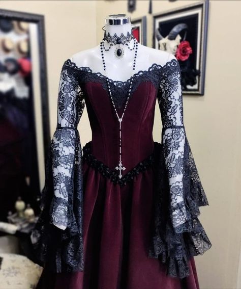 Goth Homecoming, Vampire Birthday, Homecoming 2022, Vamp Goth, Gothic Prom Dress, Vampire Dress, Queen Dresses, Prom Dress Inspiration