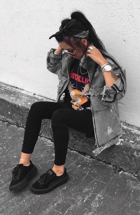 Cute Hipster Outfits, Grunge Looks, Grey Denim Jacket, Outfits Edgy, Pastel Outfit, Fashion Grunge, Hipster Outfits, Grunge Look, Sport Chic