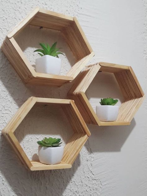 10 ideas elegantes para decorar tus paredes con plantas Small Room Decor, Wall Decor Design, Diy Crafts For Home Decor, Wooden Decor, Diy Home Crafts, Handmade Home, Decoration Design, Diy Wall, Diy Wall Decor