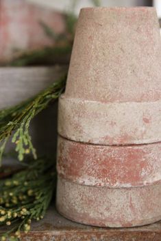 Farmhouse Flower Pots, Aging Terra Cotta Pots, Terra Cotta Pots, Garden Containers, Joanna Gaines, Diy Vintage, Garden Crafts, Terracotta Pots, Clay Pots