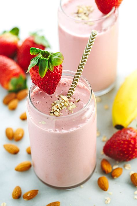 Smoothie Recipes With Yogurt, Resep Smoothie, Smoothie Recipes Strawberry, Smoothies With Almond Milk, Healthy Smoothie Recipes, Banana Smoothie Recipe, Strawberry Banana Smoothie, Makanan Diet, Strawberry Smoothie